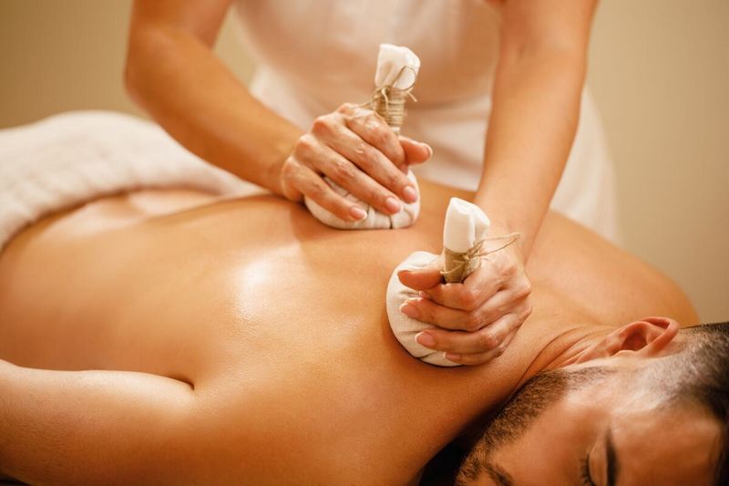 ¿Qué es el masaje balinés? Interpretación, beneficios y diferencias con otros tratamientos ¿Qué es el masaje balinés? Interpretación, beneficios y diferencias con otros tratamientos